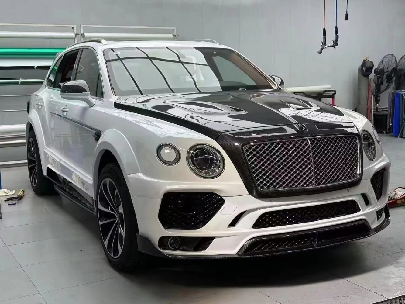 Mansory Style Body Kits for Excellent Quality Fast Delivery Dry Carbon Fiber Front Lip Side Skirt Diffuser Hood Fender